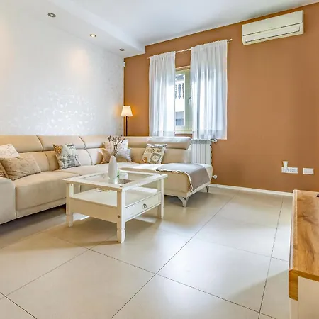 Stunning In Медулин